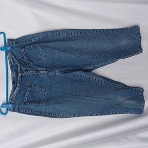 Vintage High Waisted Liz Claiborne Capri Jeans Size 12, front pockets